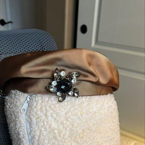 Joseph Magnin Vintage women's hat w removeable Broach